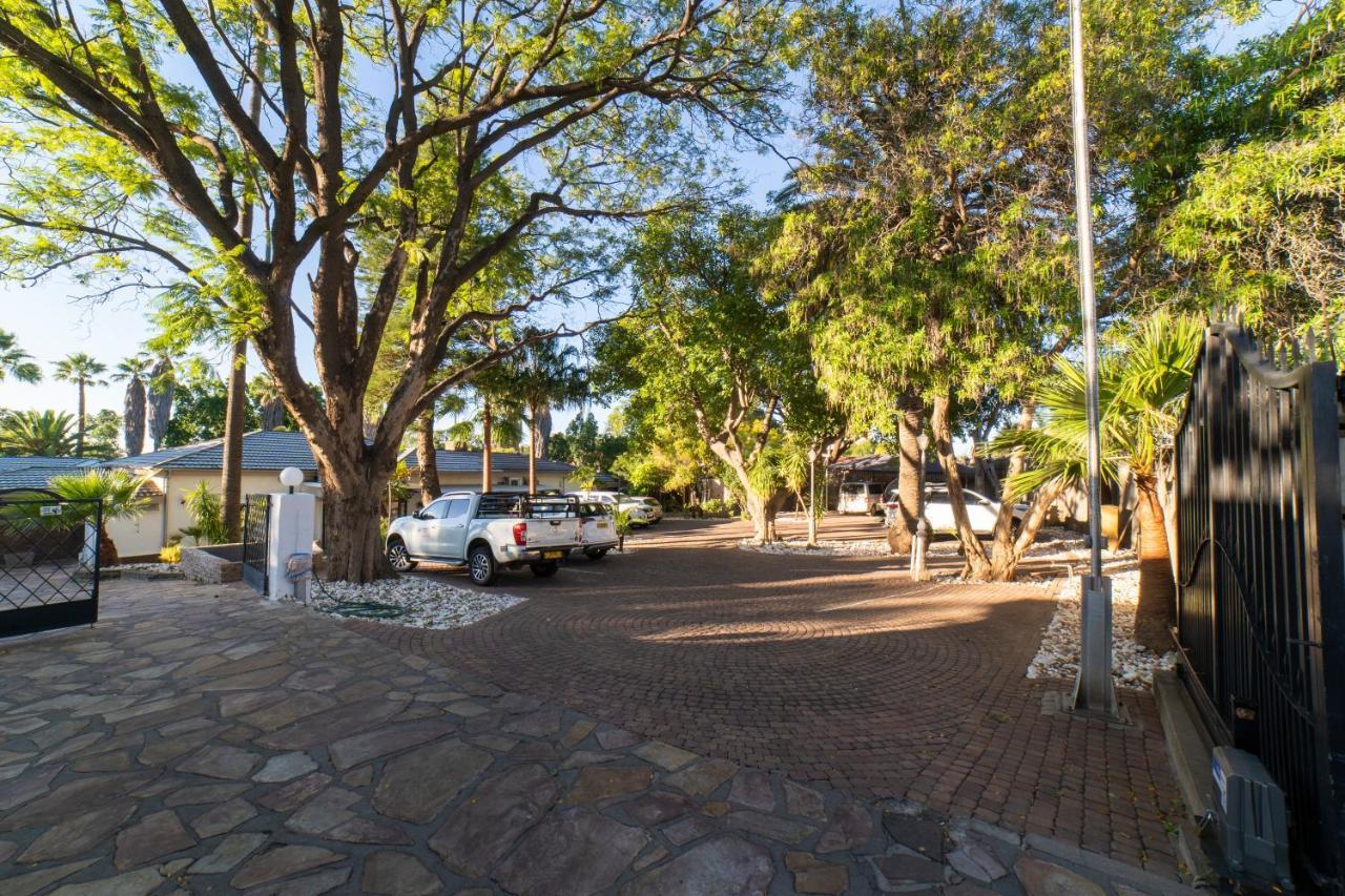 Hotel Pension Palmquell Klein Windhoek Exterior photo